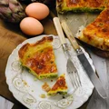 QUICHE Z KARCZOCHAMI I SZPINAKIEM