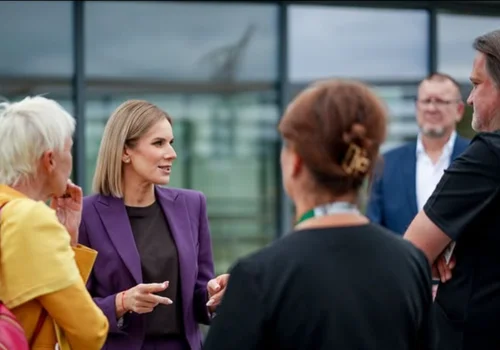 Marta Nawrocka odwiedziła klinikę Ewy Błaszczyk. Spotkała się z personelem i rodzinami pacjentów