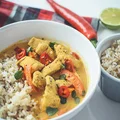 Żółte curry z kurczakiem i papryką
