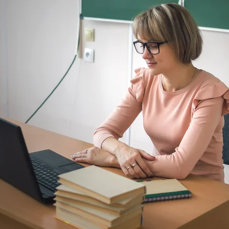 ZUS może wypłacać nawet 4 tys. złotych miesięcznie dodatkowo przed emeryturą! Po 56. roku życia warto złożyć ten wniosek