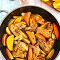 Pieczone skrzydełka z jabłkami i pomarańczami