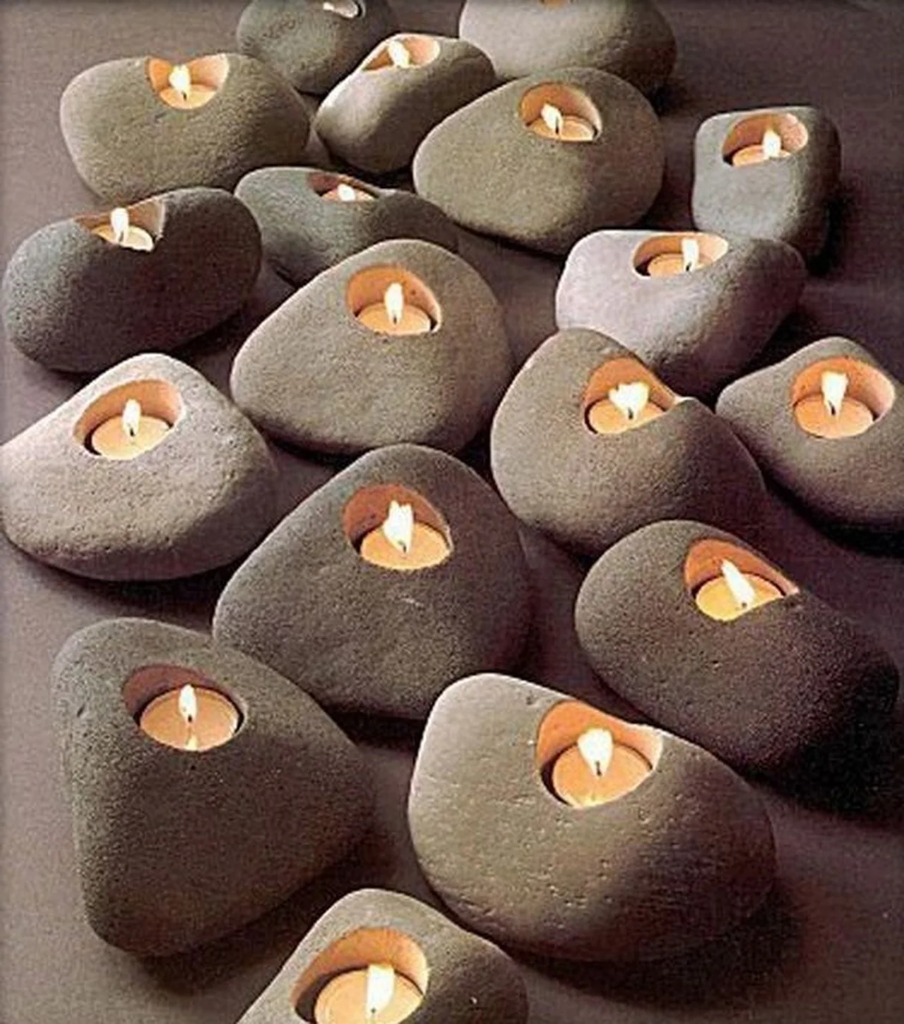 Pomysłowe świeczniki z kamieni