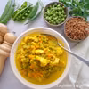 Wiosenne curry z kurczakiem i groszkiem