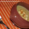 Kremowa zupa serowo - cebulowa z chilli i grzankami