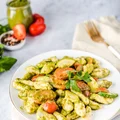 Gnocchi di ricotta  z pesto i pomidorkami koktajlowymi