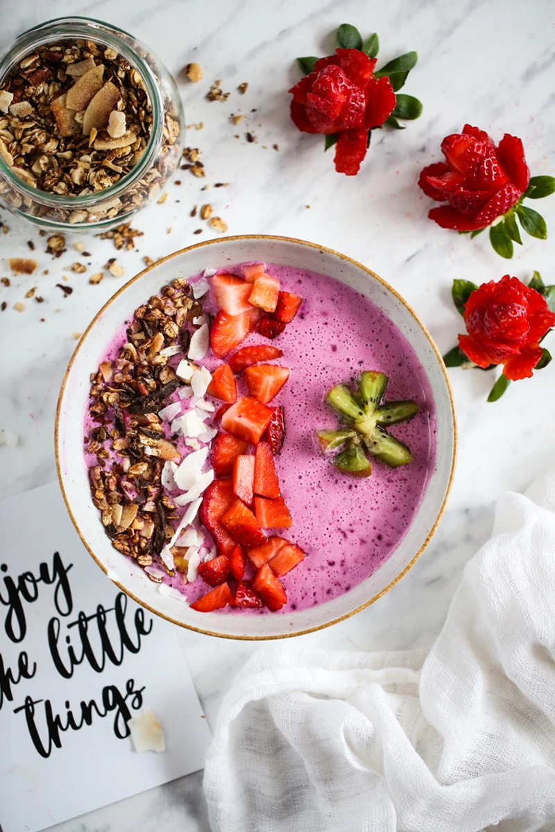 Letnie smoothie bowl