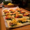 Mini pizzerki z ciasta francuskiego z rukolą