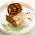 Shoarma z sosem czosnkowym z dodatkiem awokado