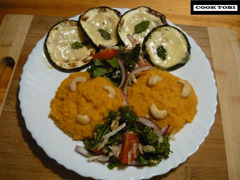 Grillowana cukinia z puree z batata i jarmużem