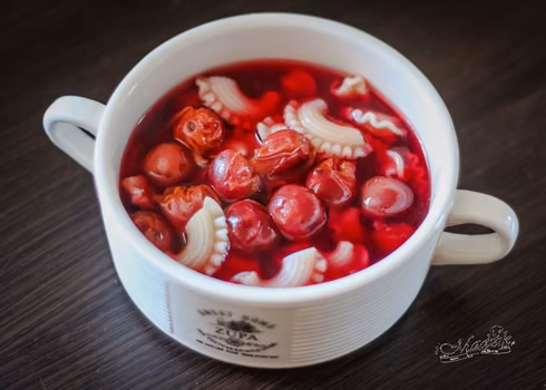 Zupa owocowa – wiśniowa z makaronem