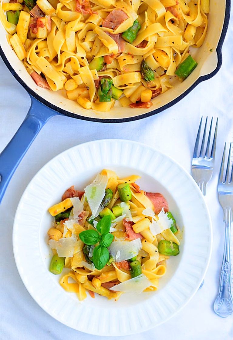 Makaron "carbonara" ze szparagami