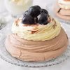 Kakaowa beza pavlova z wiśniami i kremem mascarpone