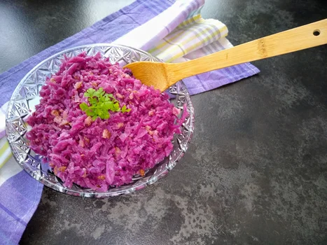 Kapusta czerwona z wędzonym boczkiem