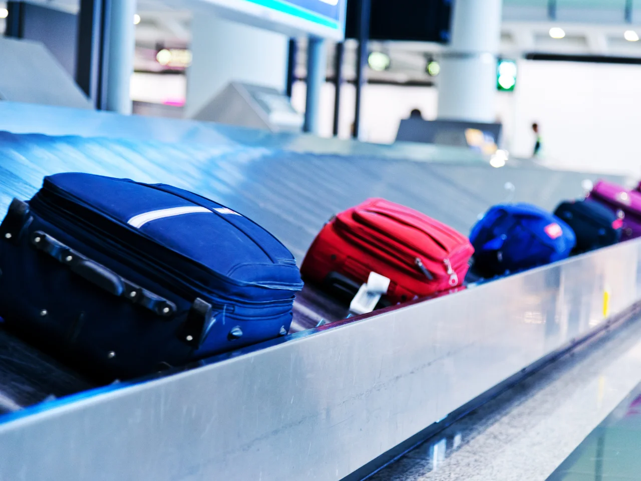 Nowe zasady bagażu podręcznego! Uniknij problemów na lotnisku.