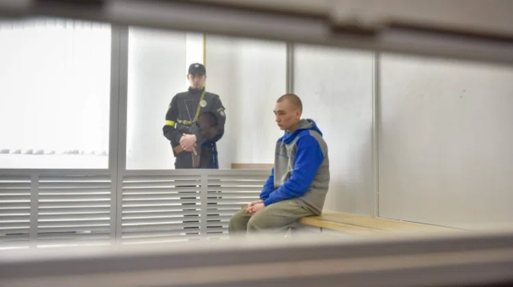 Zdjęcie Zapadł pierwszy wyrok za zbrodnie wojenne na Ukrainie. Skazano 21-letniego rosyjskiego żołnierza! #1