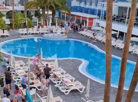 Komiczna walka turystów o hotelowe leżaki! Wideo hitem sieci
