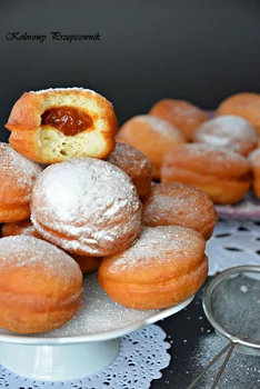 Pączki wycinane szklanką (od razu z nadzieniem)