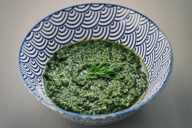 Pesto z natki marchewki