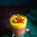 Czekoladowy pudding z tapioki z musem mango