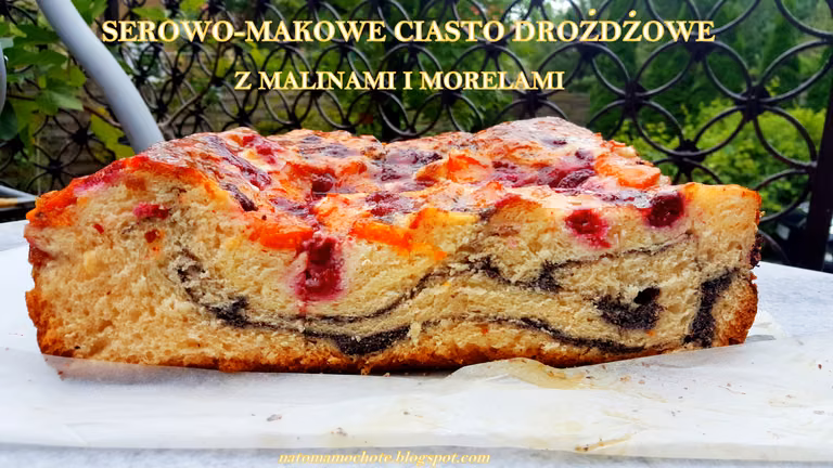 Serowo-Makowe Ciasto Drożdżowe z Morelami i Malinami