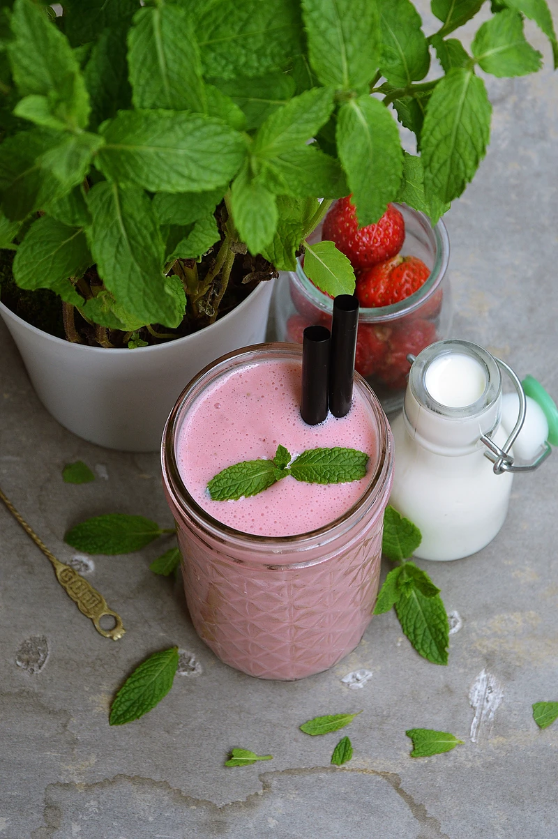Koktajl truskawkowy z miętą mojito