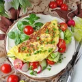 Omlet z szynką i nowalijkami