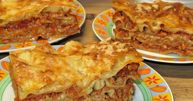 Lazania z mięsem mielonym i beszamelem-pyszne danie (Lasagne) +FILM
