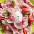 Robisz pierogi z owocami? Pamiętaj o dodaniu tego kluczowego składnika do nadzienia!