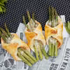 Bukiet szparagów z prosciutto i parmezanem w cieście francuskim