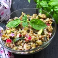 SAŁATKA Z KASZĄ GRYCZANĄ I WARZYWAMI (NA FIT LUNCH -170 KCAL)