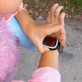 Bezpieczne dziecko, spokojna mama. Czy warto kupić zegarek GPS dla dziecka?