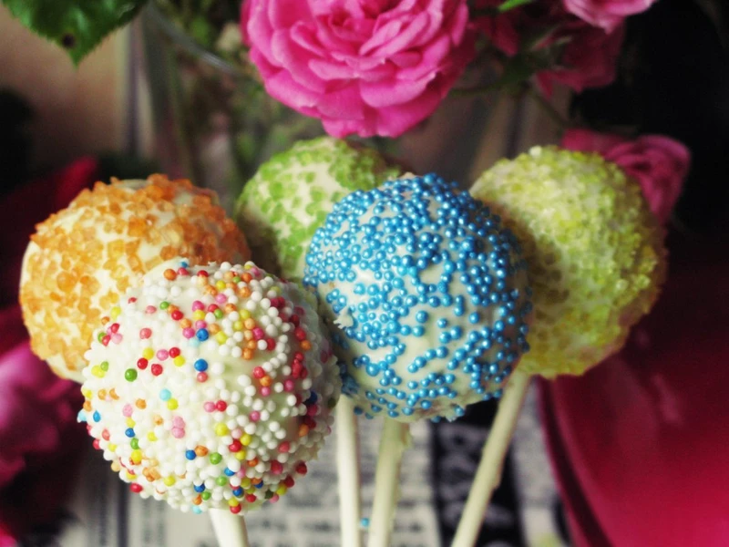 Cake-popsy ciasteczkowe lizaki