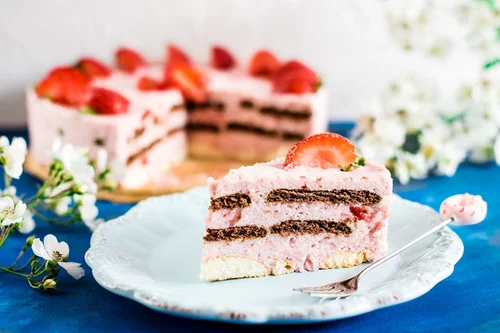 Torcik Truskawkowy Bez Pieczenia