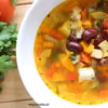 Włoska zupa Minestrone z dodatkiem pieczonego schabu