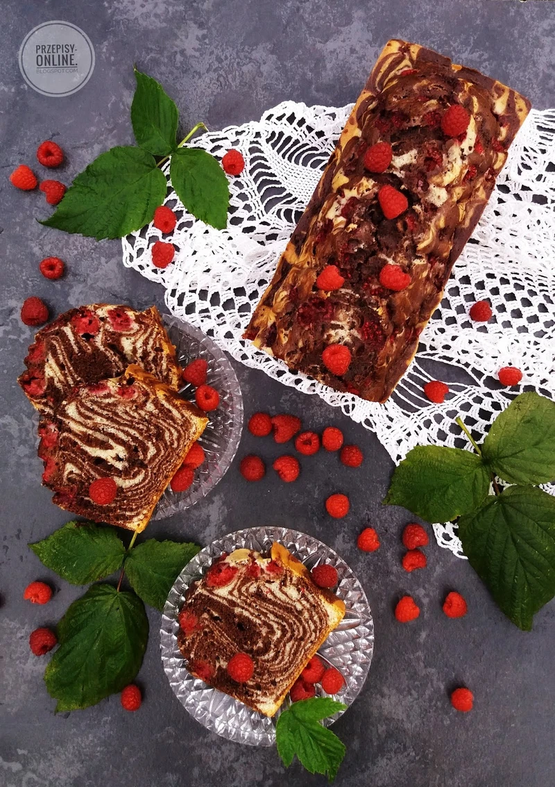 Zebra z malinami pieczona w keksówce