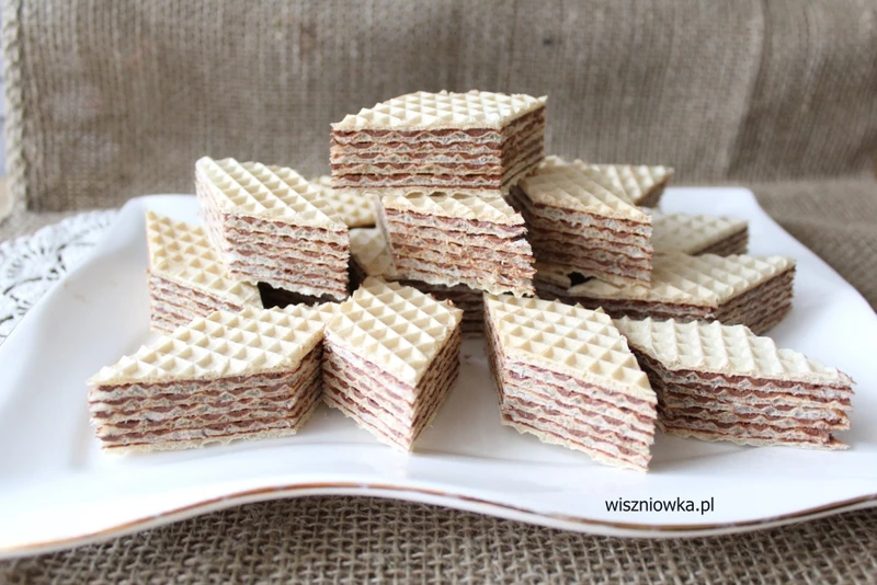 Wafelki z kremem kakaowo-kajmakowym