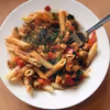Pasta ze szpinakiem w sosie pomidorowym
