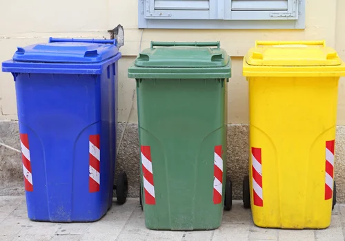 Ruszają kontrole segregacji śmieci! Jak uniknąć kłopotów i wysokiego mandatu?