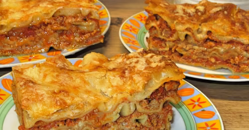 Lazania z mięsem mielonym i beszamelem-pyszne danie (Lasagne) +FILM