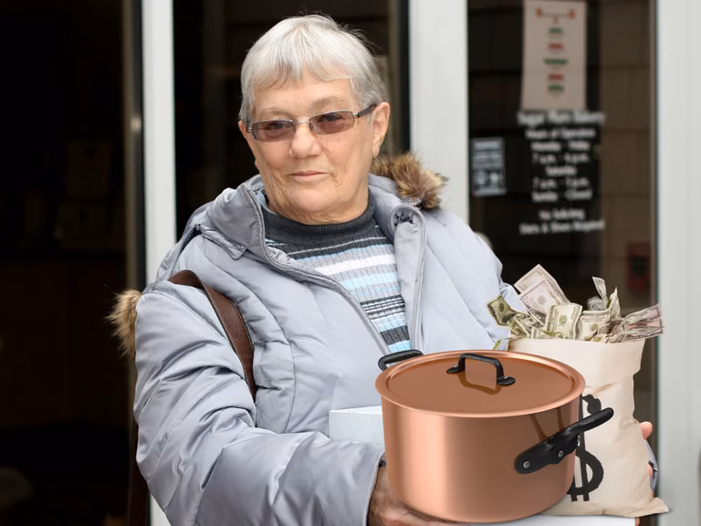Koniec wciskania staruszkom garnków za 5 tysięcy? Rząd chce chronić seniorów