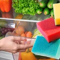 Genialny trik na przedłużenie świeżości warzyw! Odkryj, jak zwykła gąbka działa cuda!