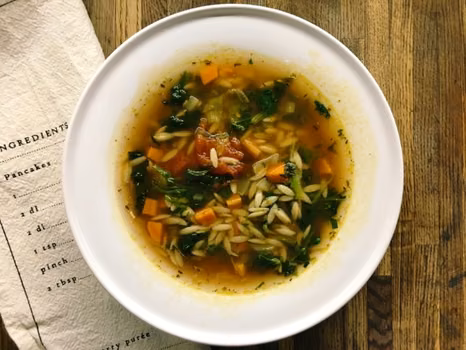 Czwartek: Włoska zupa pomidorowa z makaronem orzo