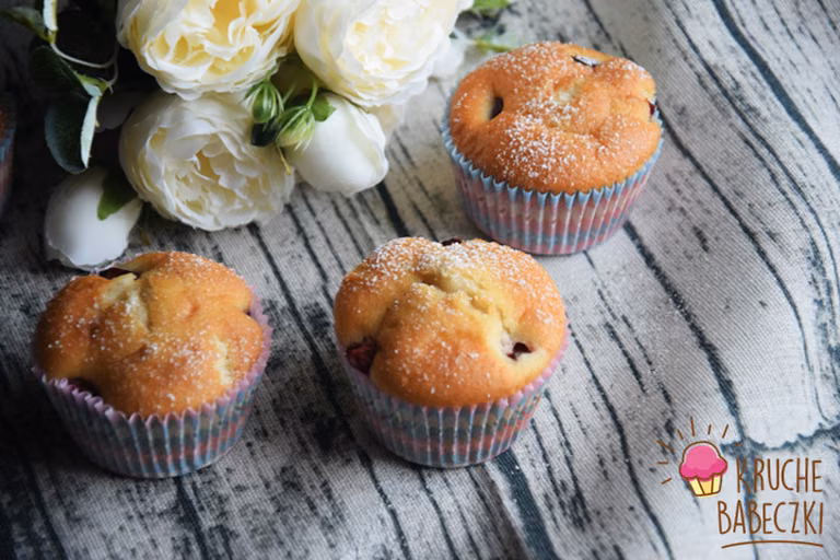 MUFFINY ZE ŚLIWKAMI