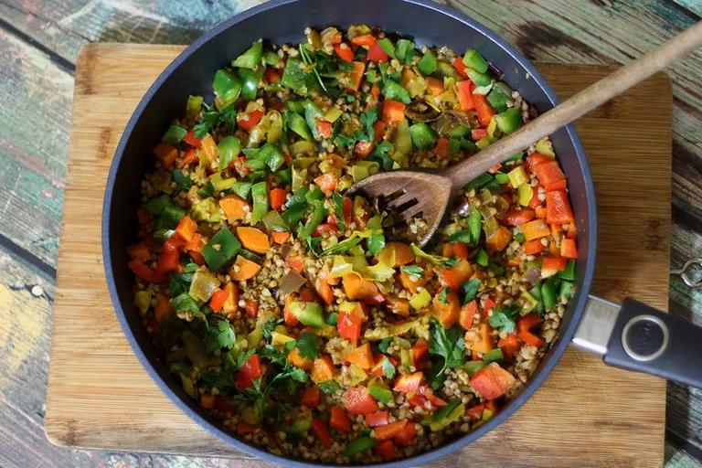 Kasza gryczana z warzywami w curry