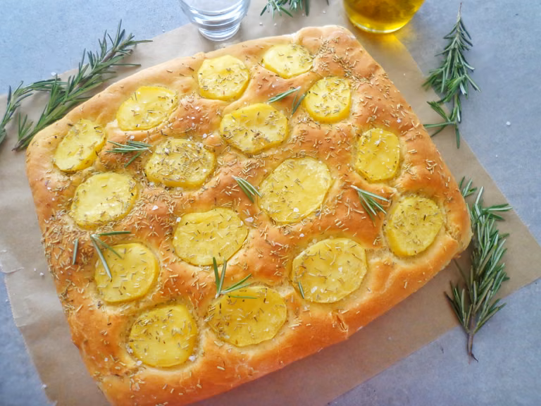 Focaccia z ziemniakami i rozmarynem