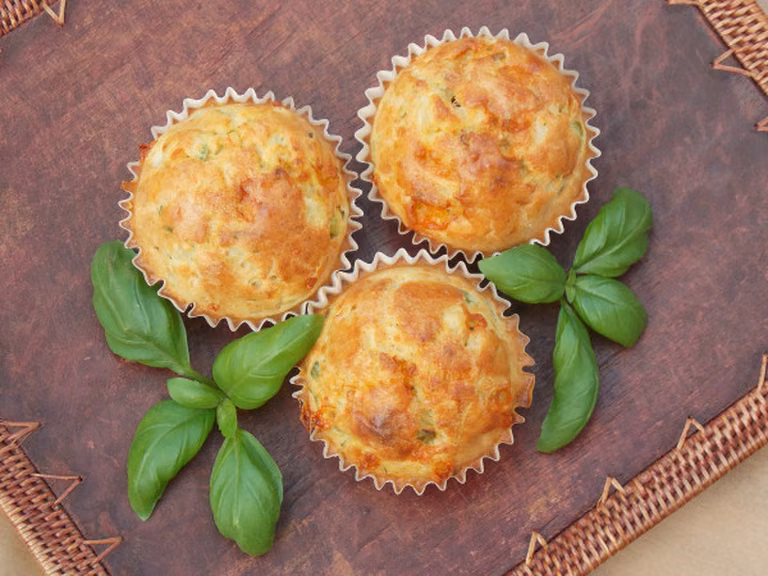 Wytrawne muffiny z łososiem i cukinią