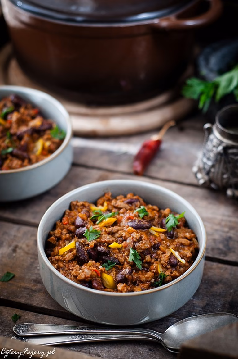 Chili con carne z kawą i czekoladą