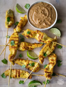 Satay z kurczaka z sosem orzechowym