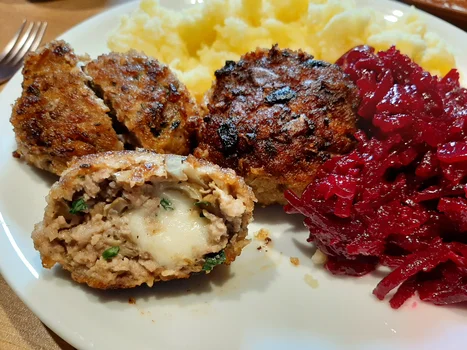 Kotlety mielone inaczej - z niespodzianką