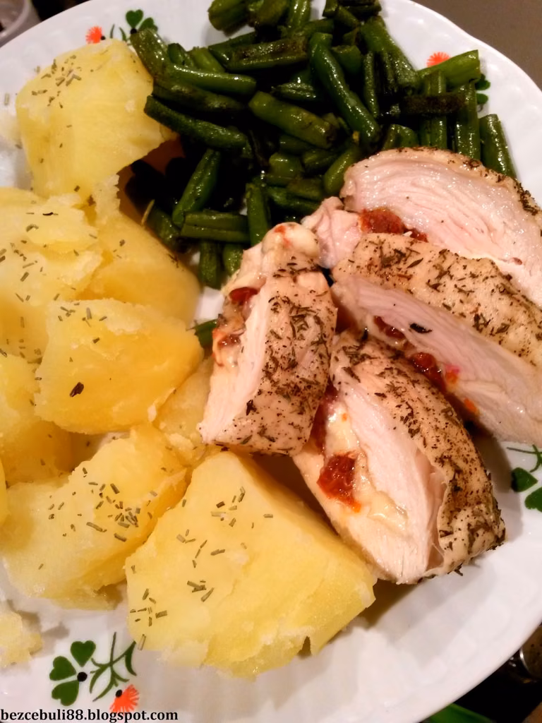 Drobiowe roladki z suszonymi pomidorami i mozzarellą